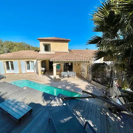 Ste Maxime Piscine Proche Holiday home *